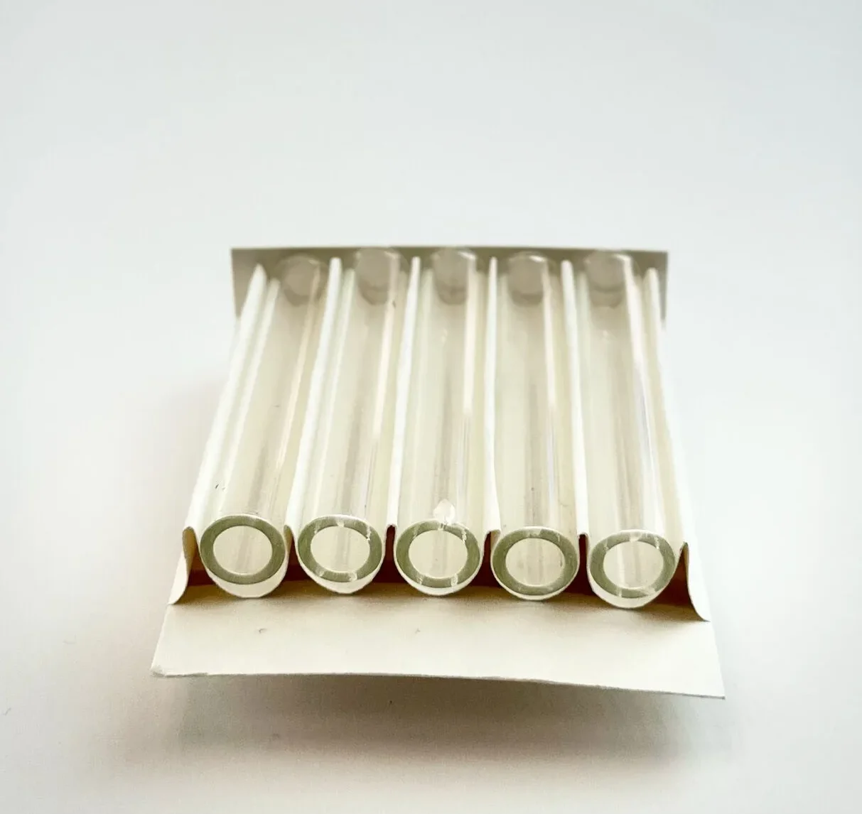 Fluted tray for glass components